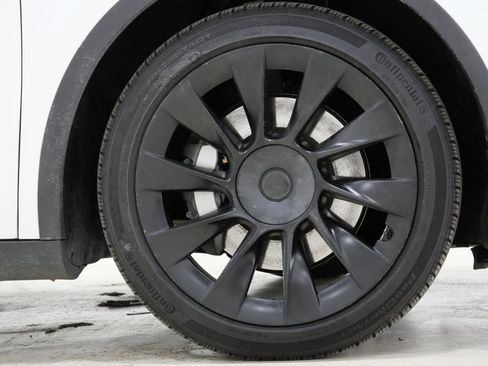 Used 2021 Tesla Model Y Long Range image 10