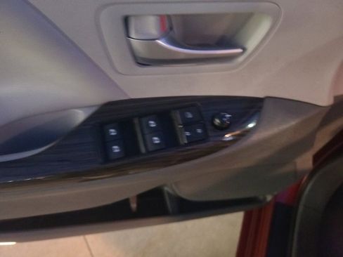 Used 2017 Toyota Sienna XLE image 17