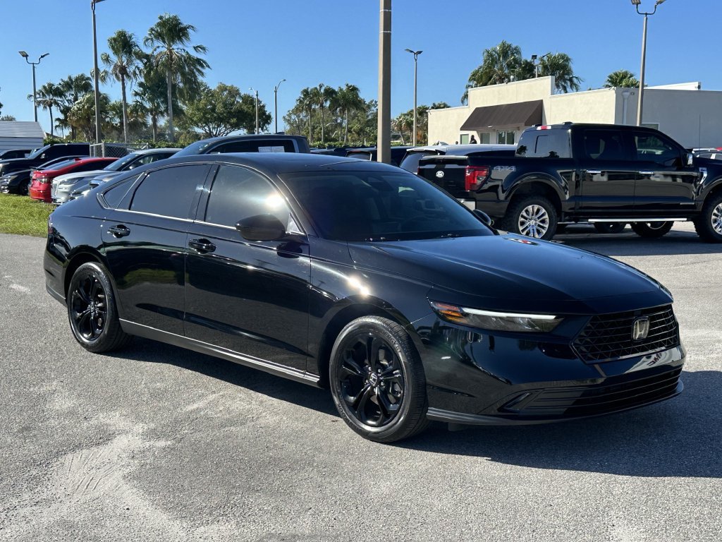 Used 2025 Honda Accord SE image 1