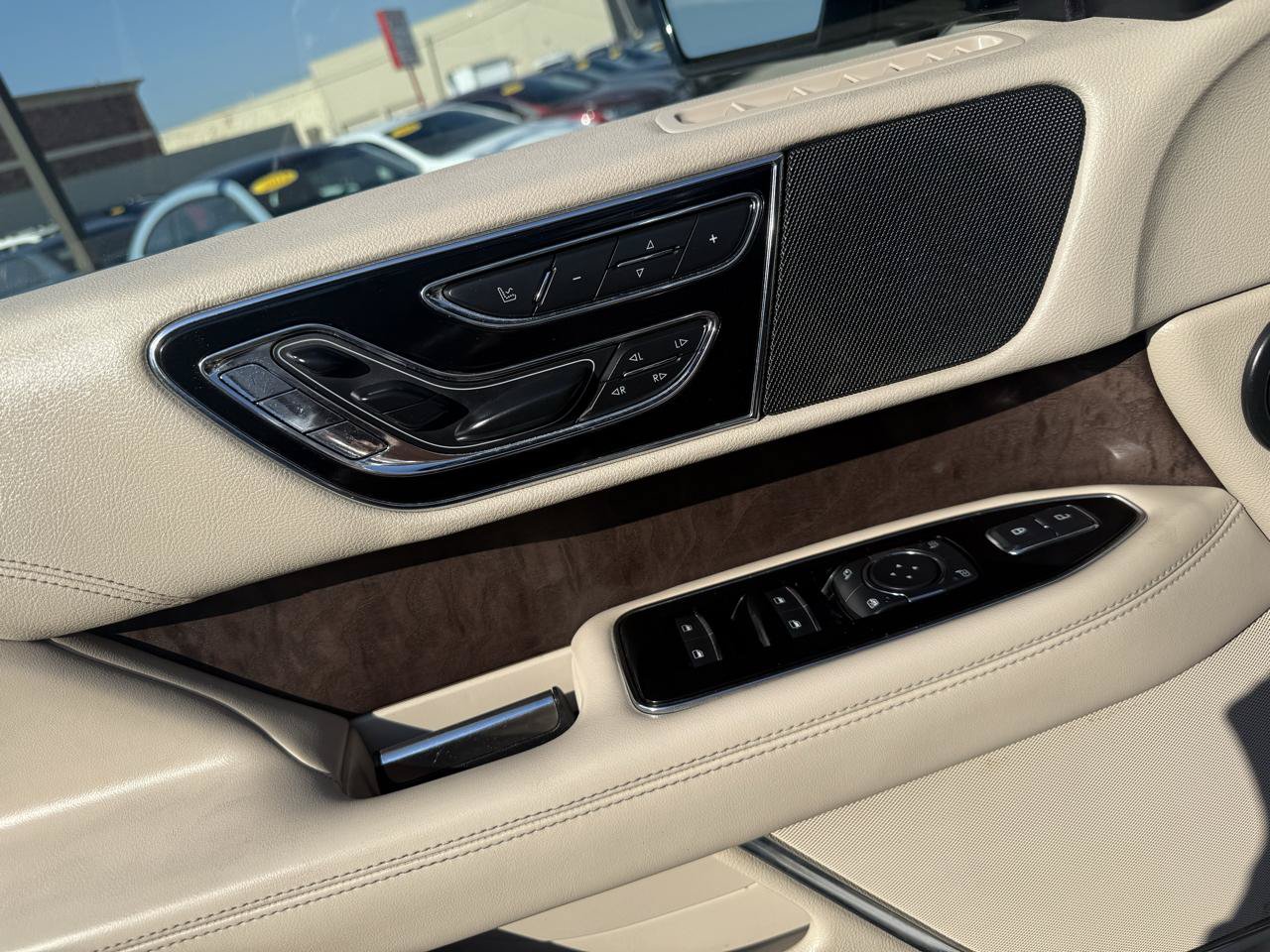 Used 2019 Lincoln Navigator L Reserve AWD/4WD image 14