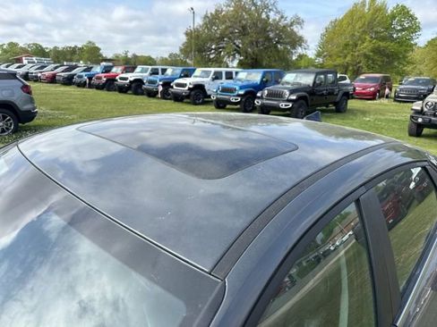 Used 2024 Hyundai Elantra Limited image 14