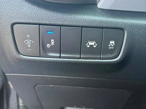 Used 2018 Hyundai Kona SEL FWD image 16