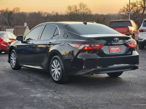 Used 2022 Toyota Camry LE FWD image 5