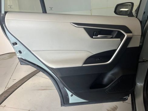 Used 2022 Toyota RAV4 XLE Premium AWD/4WD image 28