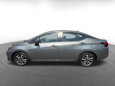 Used 2025 Nissan Versa SV image 9