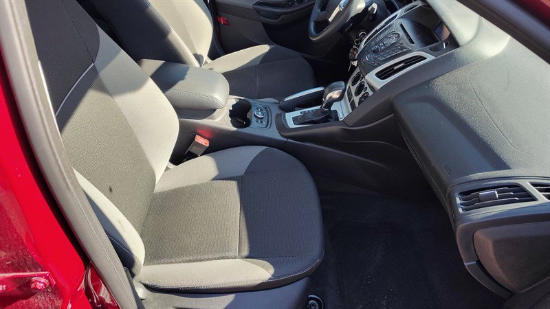 Used 2013 Ford Focus SE w/ SE Winter Pkg FWD image 12