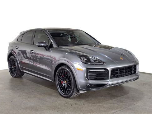 Used 2022 Porsche Cayenne GTS image 3
