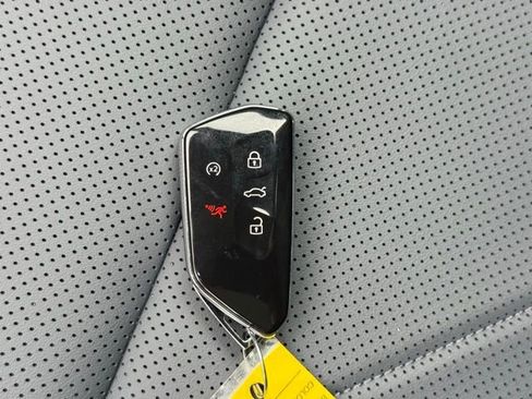 Certified 2025 Volkswagen Tiguan SE w/ Panoramic Sunroof Package image 36