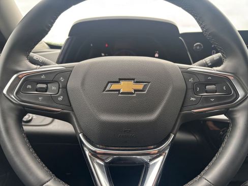 Used 2025 Chevrolet Trax LT w/ LT Convenience Package image 27