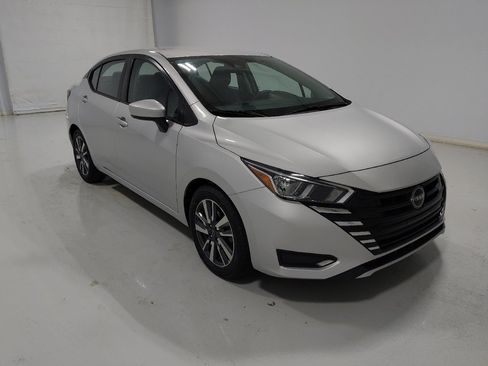 Used 2023 Nissan Versa SV FWD image 13