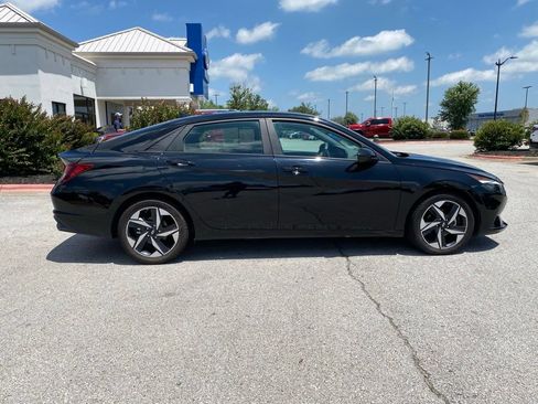 Used 2023 Hyundai Elantra SEL w/ Convenience Package FWD image 8