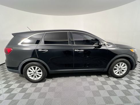 Used 2020 Kia Sorento LX w/ LX I4 Convenience Package image 2