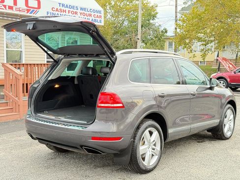 Used 2012 Volkswagen Touareg VR6 image 32