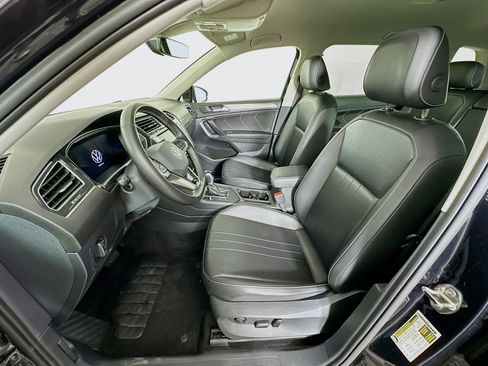 Used 2024 Volkswagen Tiguan SE image 13