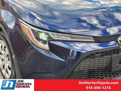 Used 2021 Toyota Corolla LE image 9