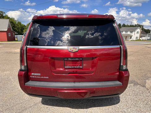 Used 2017 Cadillac Escalade Luxury AWD/4WD image 16