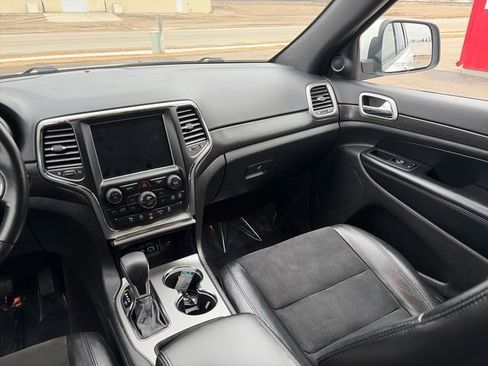 Used 2018 Jeep Grand Cherokee Altitude image 30