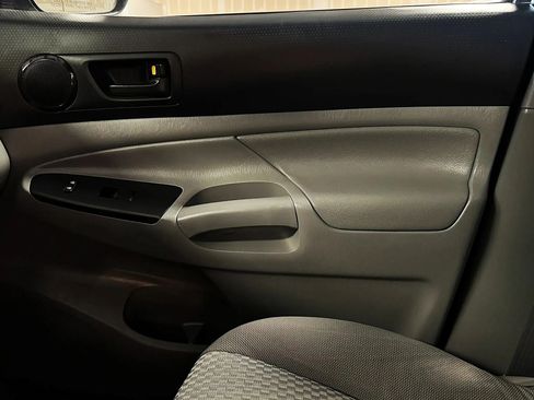 Used 2013 Toyota Tacoma PreRunner w/ Convenience Pkg image 30