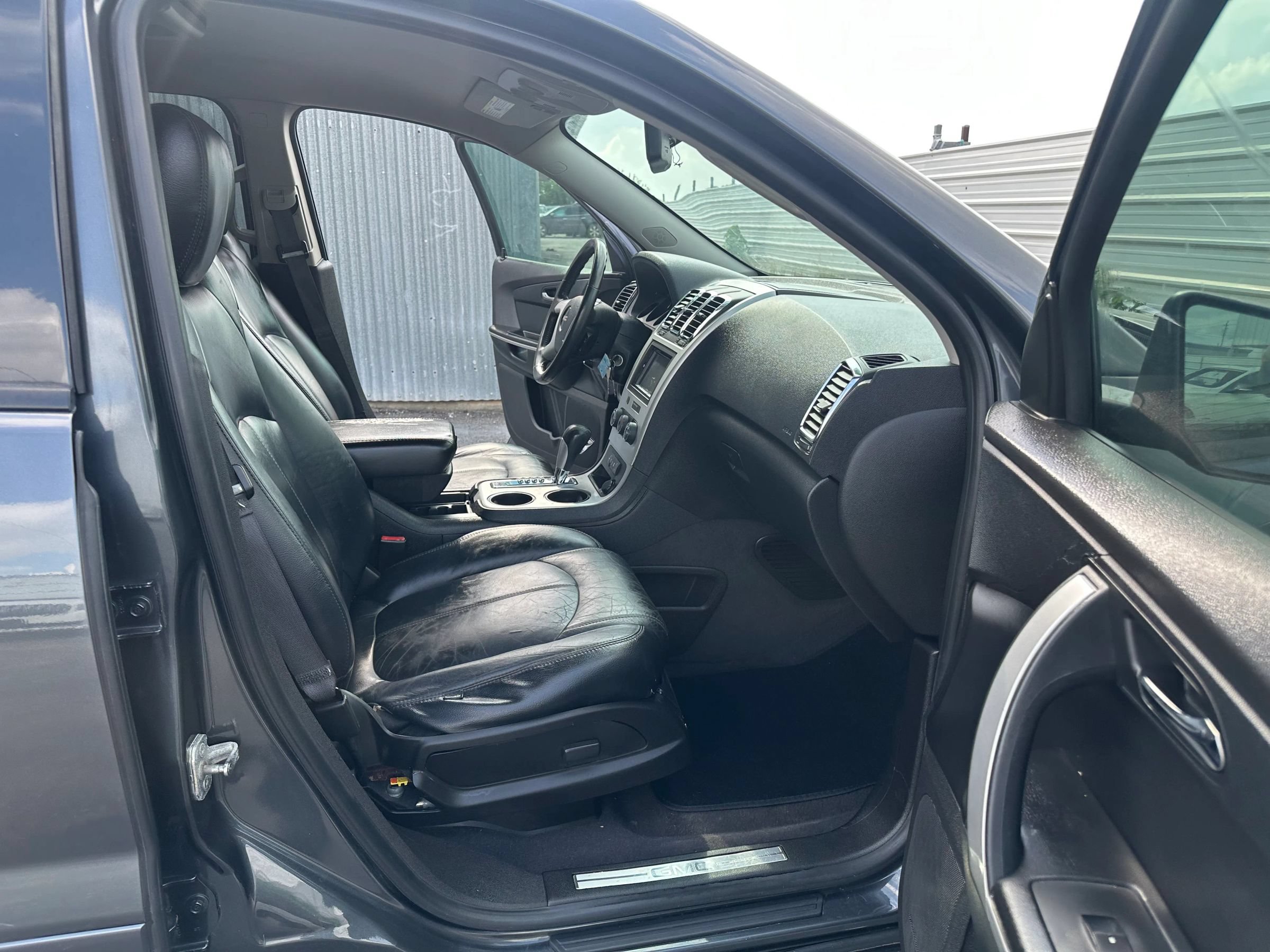 Used 2012 GMC Acadia SLE w/ LPO, 'HIT The Road' Package FWD image 16
