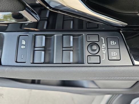 Used 2023 Land Rover Range Rover Evoque R-Dynamic SE image 29