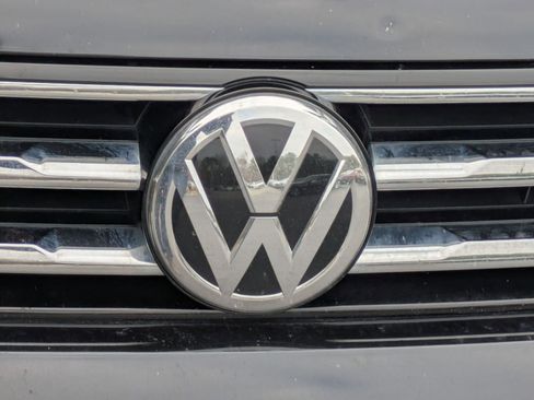 Used 2020 Volkswagen Tiguan S image 28