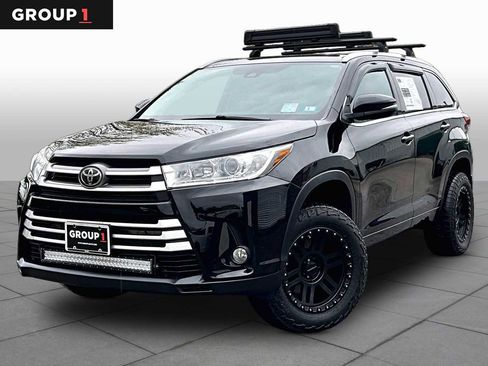 Used 2018 Toyota Highlander XLE AWD/4WD image 1