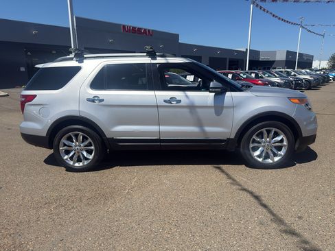 Used 2014 Ford Explorer Limited w/ Equipment Group 301A AWD/4WD image 4