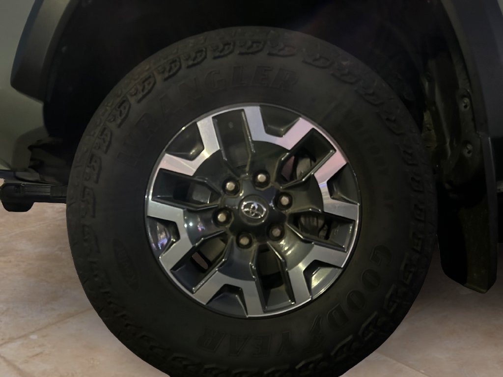 Used 2023 Toyota Tacoma TRD Off-Road w/ Technology Package AWD/4WD image 14