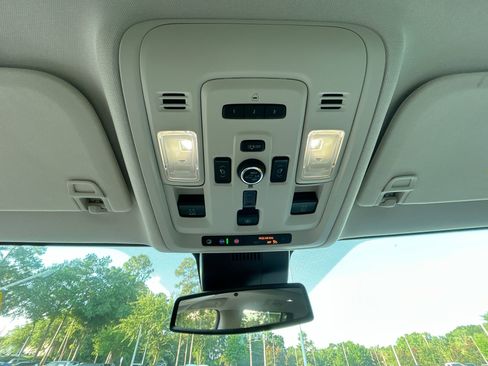 Used 2023 GMC Yukon XL Denali image 29