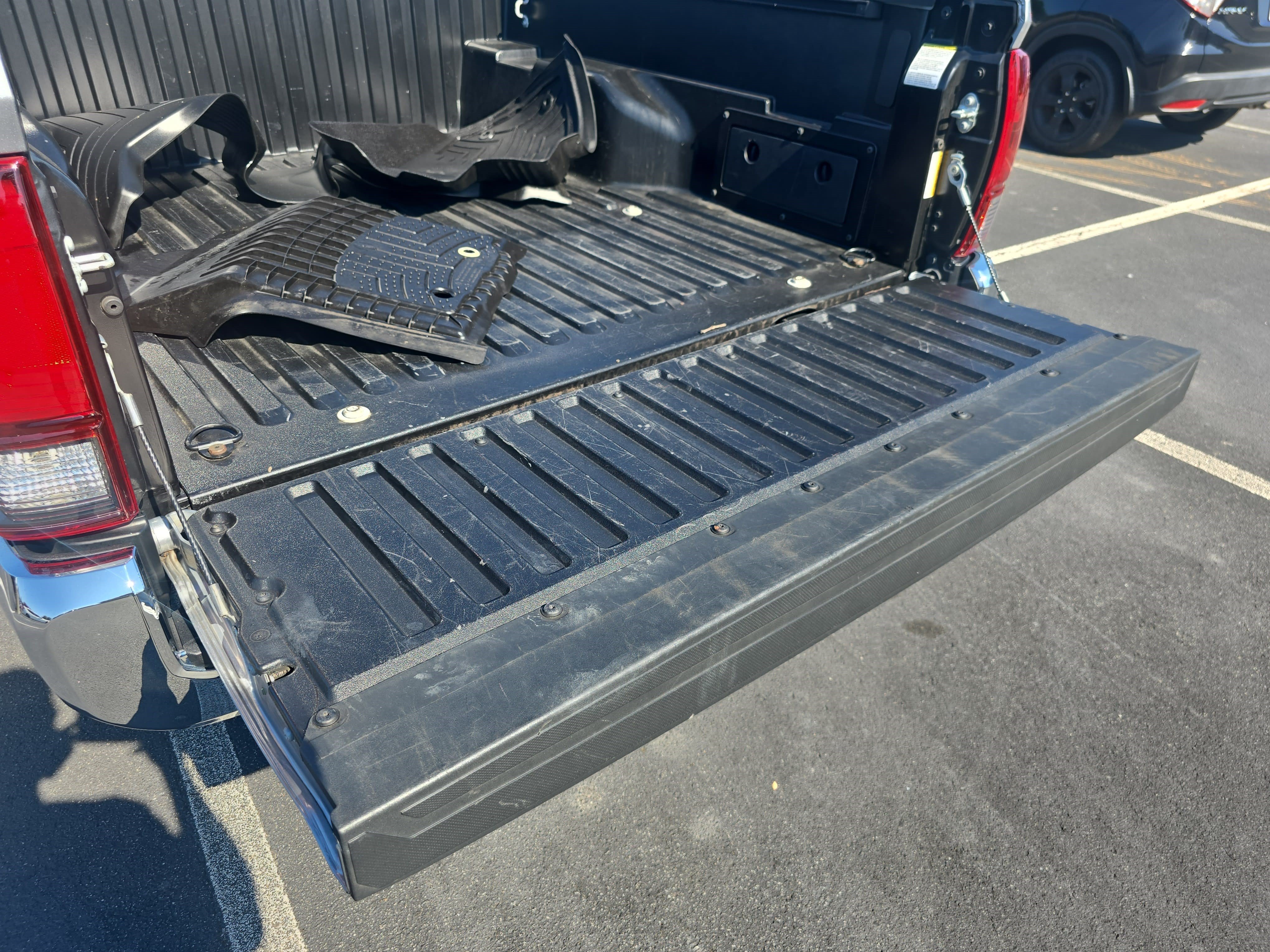 Used 2022 Toyota Tacoma SR5 RWD image 12