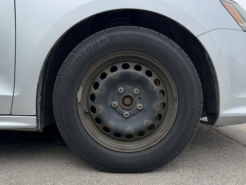 Used 2015 Volkswagen Jetta S image 4