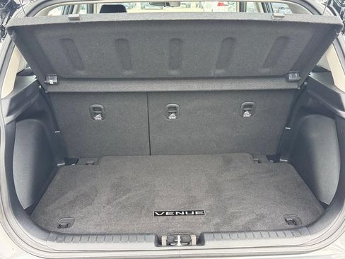 Used 2022 Hyundai Venue Limited FWD image 5