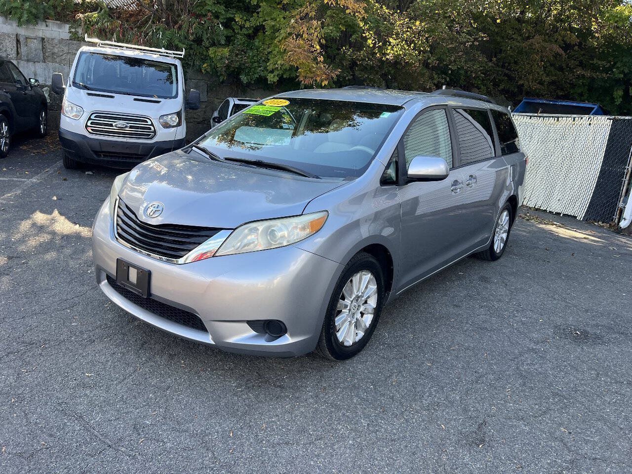 Used 2012 Toyota Sienna LE w/ Towing Pkg AWD/4WD image 5