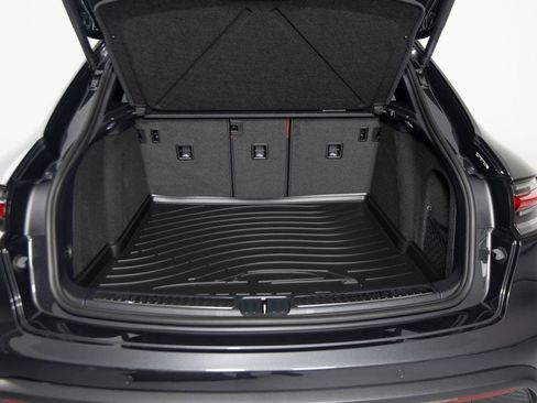 New 2026 Porsche Macan AWD/4WD image 42