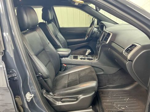 Used 2018 Jeep Grand Cherokee Altitude AWD/4WD image 21