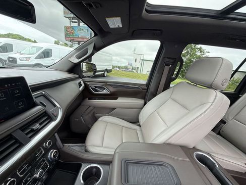 Used 2023 GMC Yukon XL SLT w/ SLT Premium Package AWD/4WD image 13