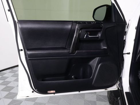 Used 2023 Toyota 4Runner TRD Off-Road Premium w/ Moonroof Package AWD/4WD image 17