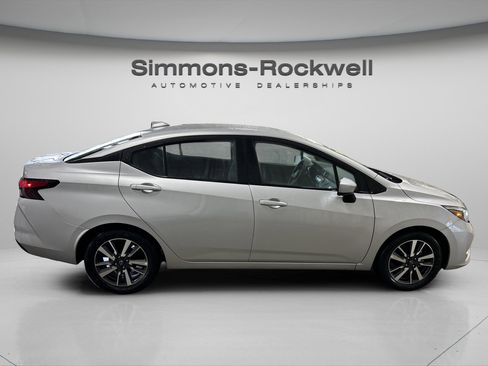 Used 2025 Nissan Versa SV image 4