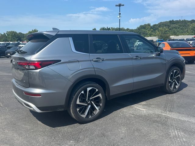 Used 2024 Mitsubishi Outlander AWD image 8