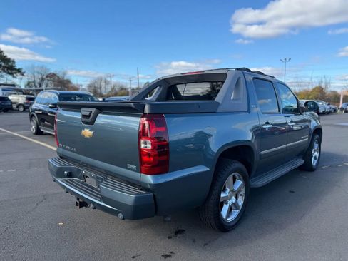 Used 2011 Chevrolet Avalanche LTZ image 5