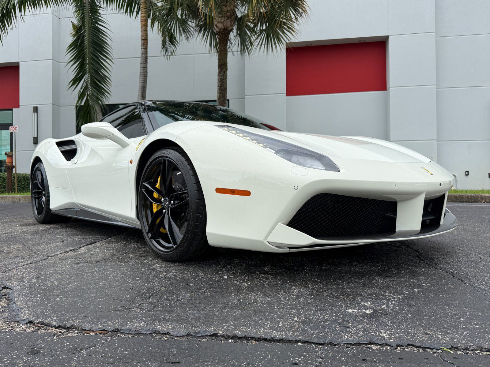 Used 2016 Ferrari 488 GTB RWD image 8