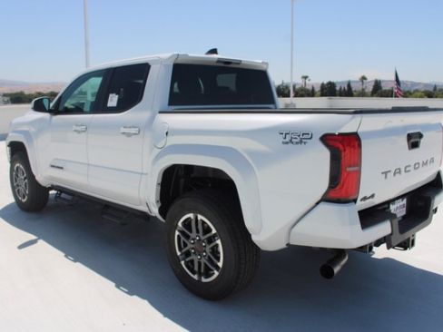 New 2025 Toyota Tacoma TRD Sport image 6