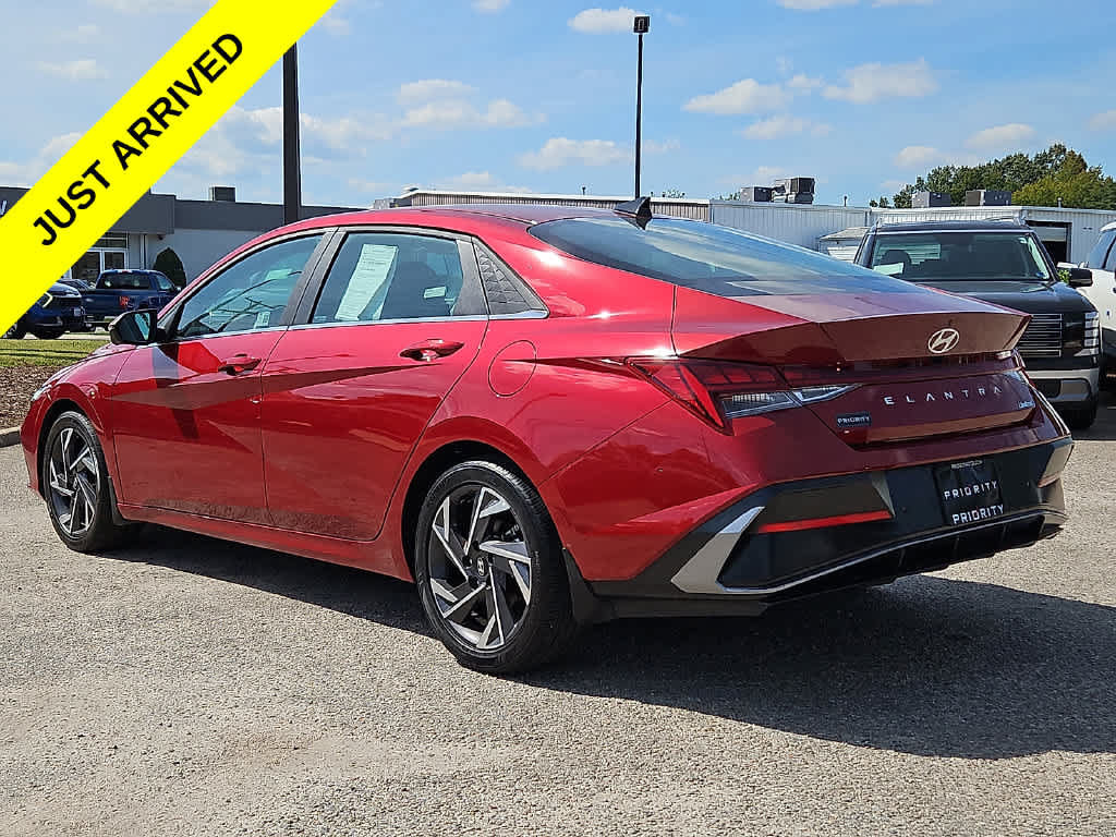 Used 2024 Hyundai Elantra Limited FWD image 6