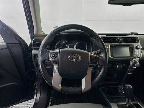 Used 2017 Toyota 4Runner SR5 Premium image 11