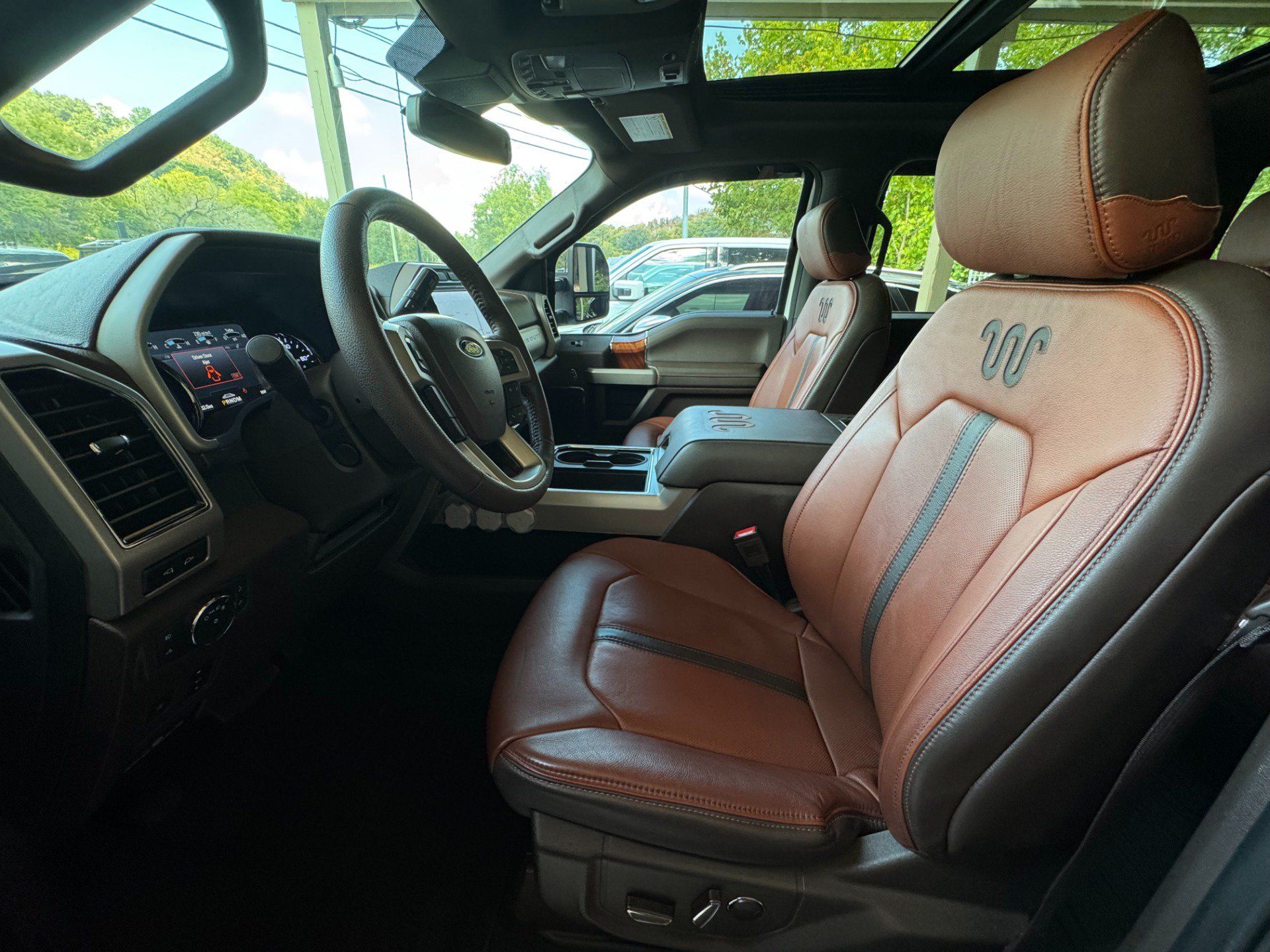 Used 2022 Ford F350 King Ranch w/ King Ranch Ultimate Package AWD/4WD image 9