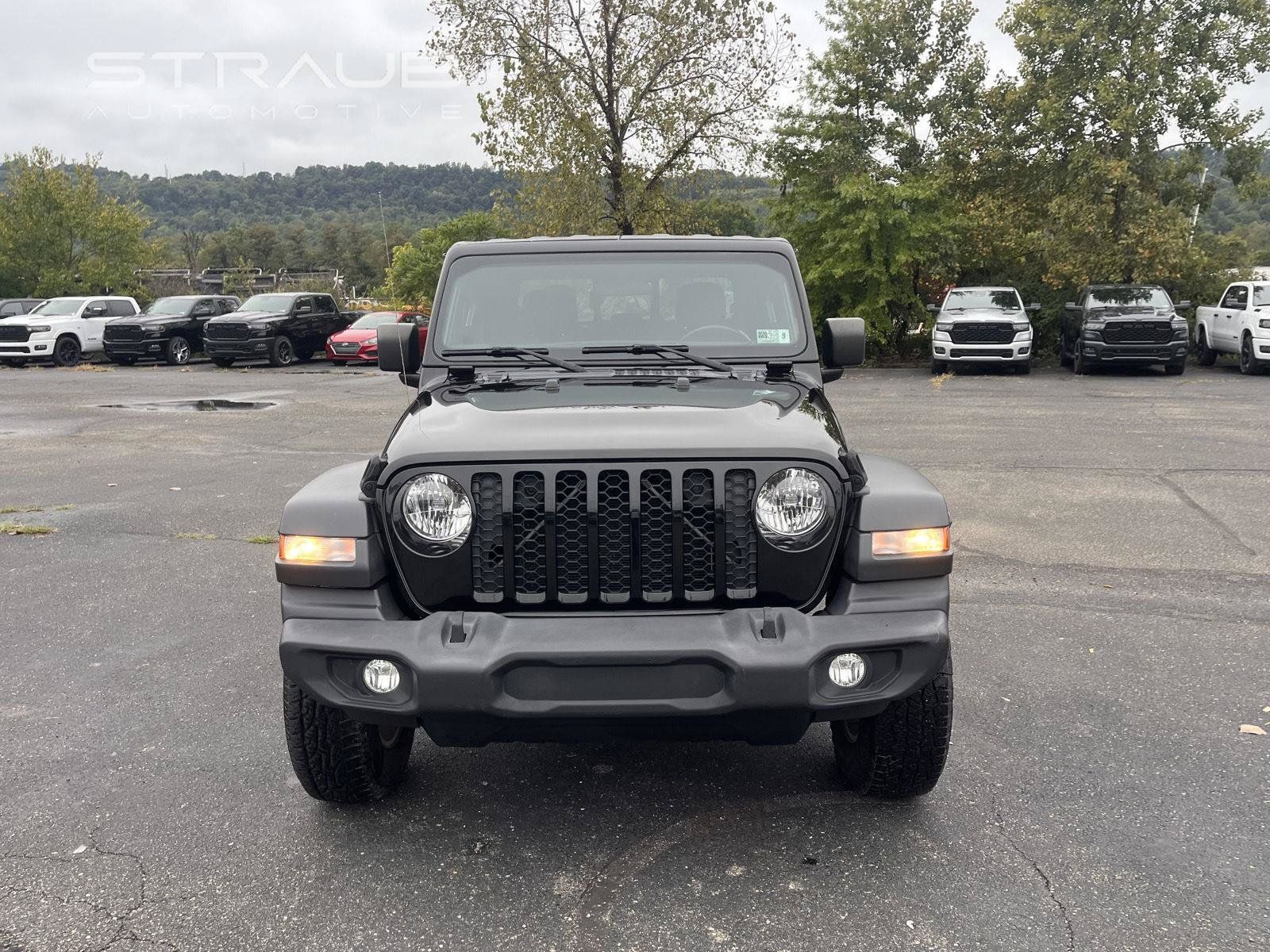 Used 2020 Jeep Gladiator Sport w/ Quick Order Package 24S AWD/4WD image 3