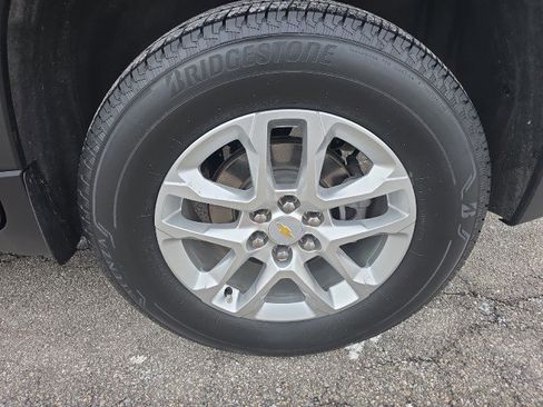 Used 2023 Chevrolet Traverse LS image 11