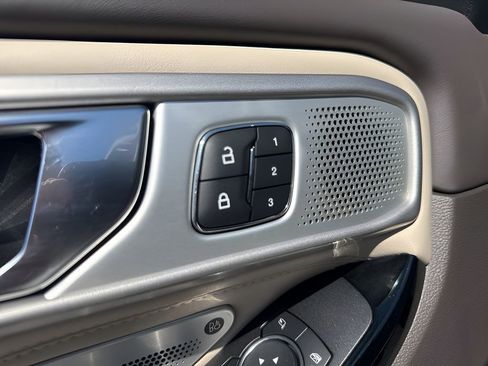 Used 2021 Ford Explorer Platinum w/ Equipment Group 601A image 11