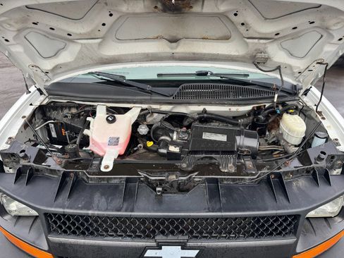 Used 2016 Chevrolet Express 2500 image 21