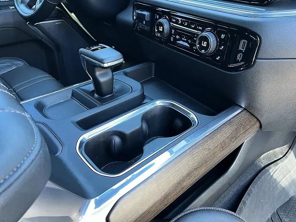 Used 2023 Chevrolet Silverado 1500 High Country w/ High Country Premium Package AWD/4WD image 18